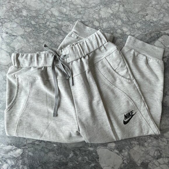Nike Activewear Cropped Sweatpants - Picture 1 of 8